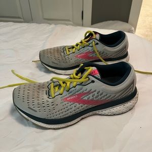 Brooks Women’s Athletic Shoes - Gray and Pink